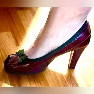Sz 11 Red Shiny Leather Peeptoe Pump Aerosoles